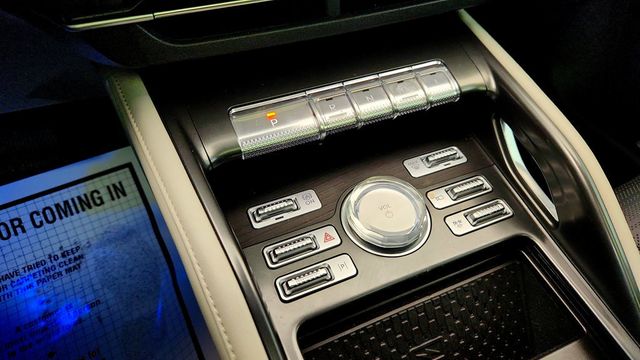 2025 Lincoln Nautilus Hybrid Reserve AWD with Equipment 203A & Trailer Tow Ability - 22981922 - 17