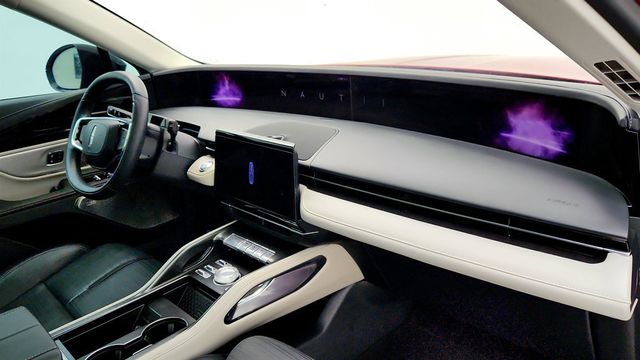 2025 Lincoln Nautilus Hybrid Reserve AWD with Equipment 203A & Trailer Tow Ability - 22981922 - 26