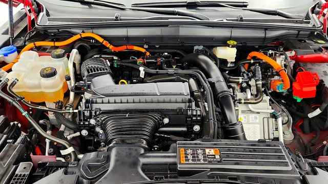 2025 Lincoln Nautilus Hybrid Reserve AWD with Equipment 203A & Trailer Tow Ability - 22981922 - 28