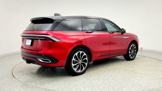 2025 Lincoln Nautilus Hybrid Reserve AWD with Equipment 203A & Trailer Tow Ability - 22981922 - 4