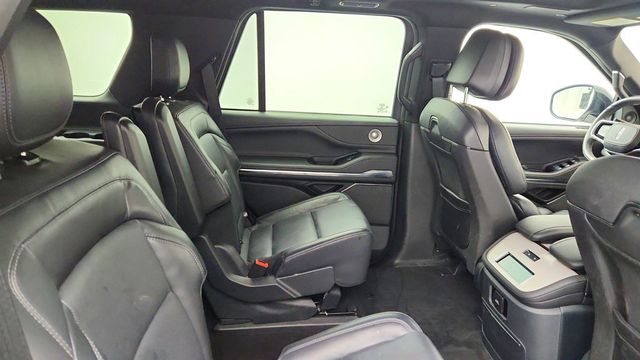 2025 Lincoln Navigator Reserve 4x4 with Jet Appearance Package - 22975887 - 24