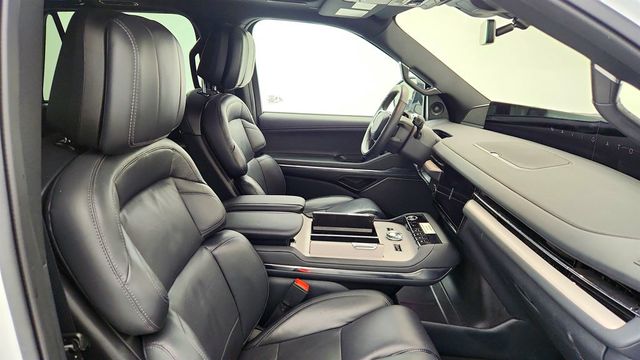 2025 Lincoln Navigator Reserve 4x4 with Jet Appearance Package - 22975887 - 25