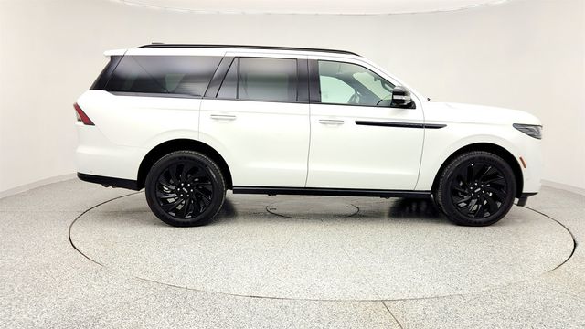 2025 Lincoln Navigator Reserve 4x4 with Jet Appearance Package - 22975887 - 3