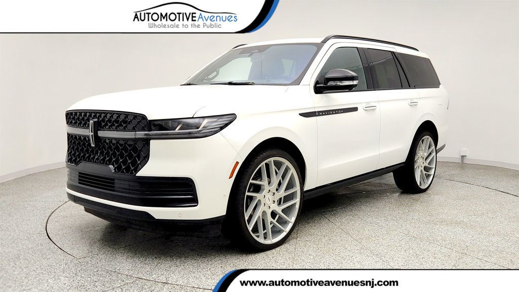 2025 Lincoln Navigator Reserve 4x4 w/ Jet Appearance Pkg & 2nd Row Captain's Chairs - 23012289 | Video 1