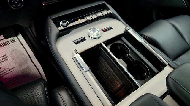 2025 Lincoln Navigator Reserve 4x4 w/ Jet Appearance Pkg & 2nd Row Captain's Chairs - 23012289 - 17