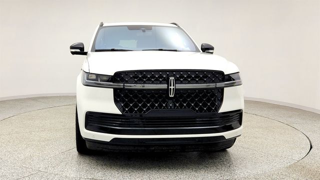 2025 Lincoln Navigator Reserve 4x4 w/ Jet Appearance Pkg & 2nd Row Captain's Chairs - 23012289 - 1