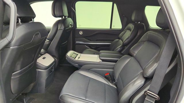 2025 Lincoln Navigator Reserve 4x4 w/ Jet Appearance Pkg & 2nd Row Captain's Chairs - 23012289 - 22