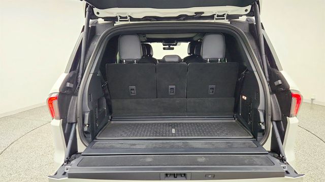 2025 Lincoln Navigator Reserve 4x4 w/ Jet Appearance Pkg & 2nd Row Captain's Chairs - 23012289 - 23