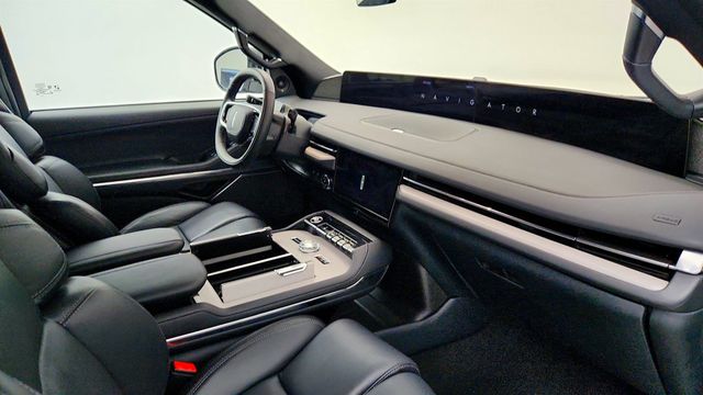 2025 Lincoln Navigator Reserve 4x4 w/ Jet Appearance Pkg & 2nd Row Captain's Chairs - 23012289 - 27