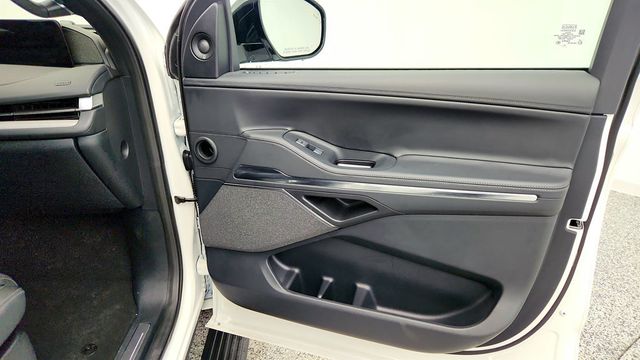 2025 Lincoln Navigator Reserve 4x4 w/ Jet Appearance Pkg & 2nd Row Captain's Chairs - 23012289 - 28