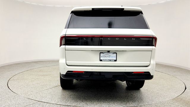 2025 Lincoln Navigator Reserve 4x4 w/ Jet Appearance Pkg & 2nd Row Captain's Chairs - 23012289 - 5