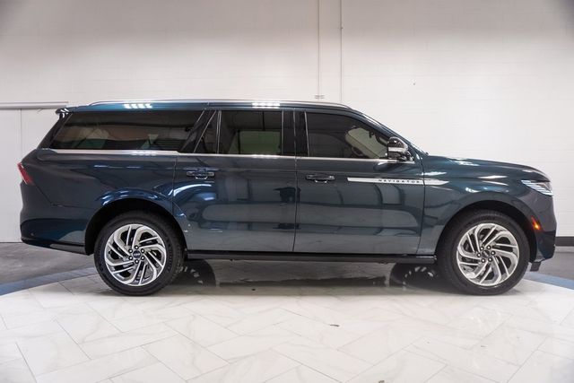 2025 Lincoln Navigator L Reserve 4x4 - 22963522 - 37