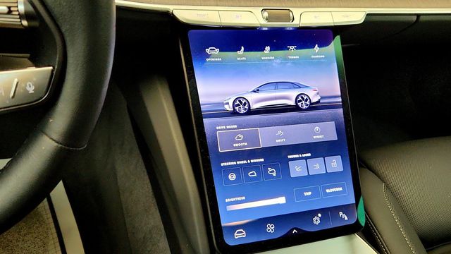 2025 Lucid Air Touring AWD with 20'' Wheels - 23029974 - 16