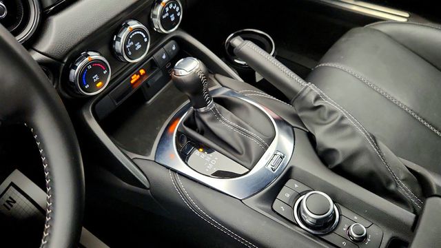 2025 Mazda MX-5 Miata Grand Touring Automatic w/ Wireless Apple CarPlay & Bose Premium - 23000082 - 16