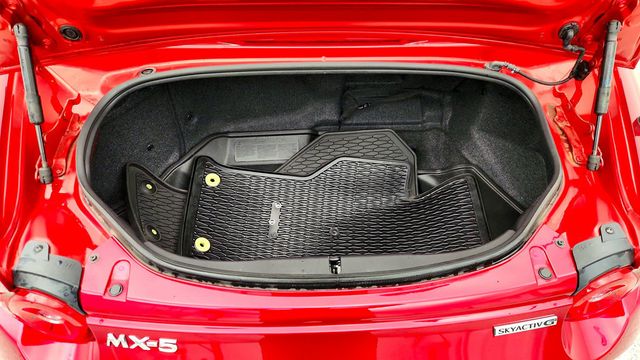 2025 Mazda MX-5 Miata Grand Touring Automatic w/ Wireless Apple CarPlay & Bose Premium - 23000082 - 20