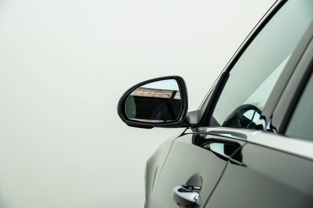 Mercedes-Benz C300 photo 14