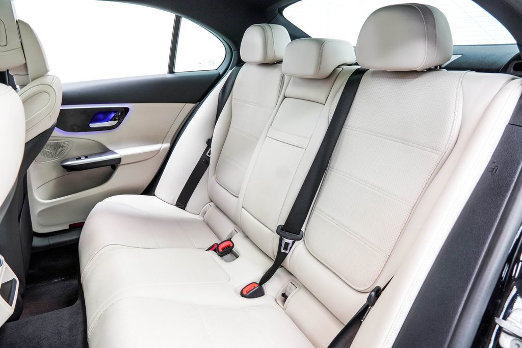 Mercedes-Benz C300 photo 17