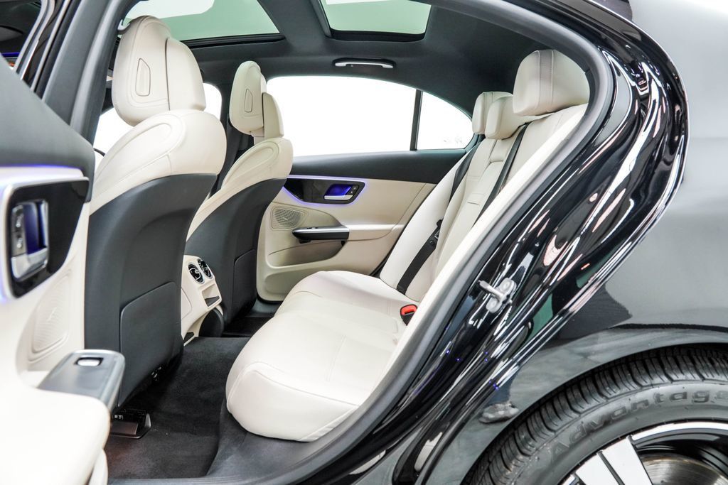 Mercedes-Benz C300 photo 18