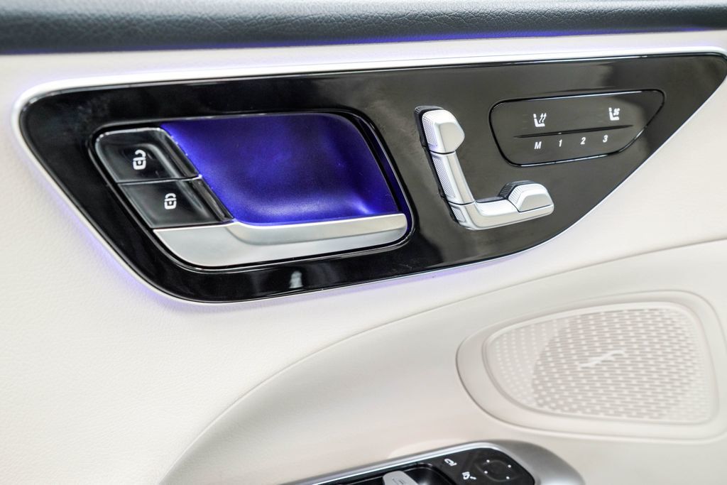 Mercedes-Benz C300 photo 41