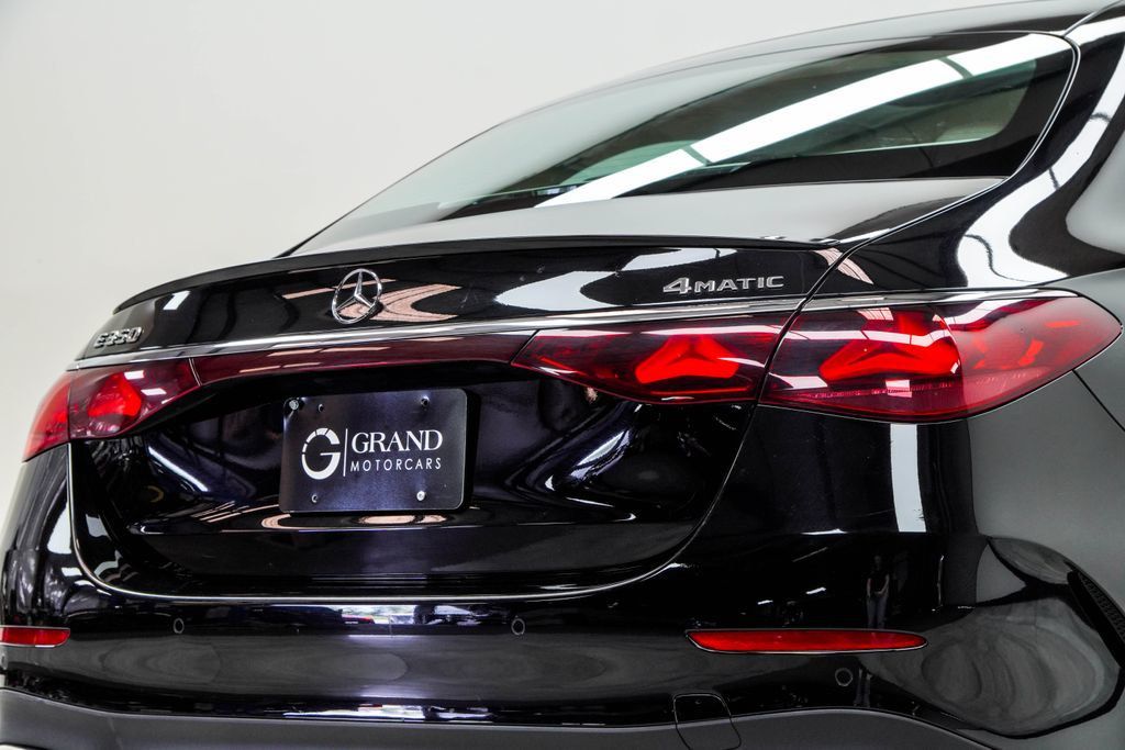 Mercedes-Benz E-Class photo 13