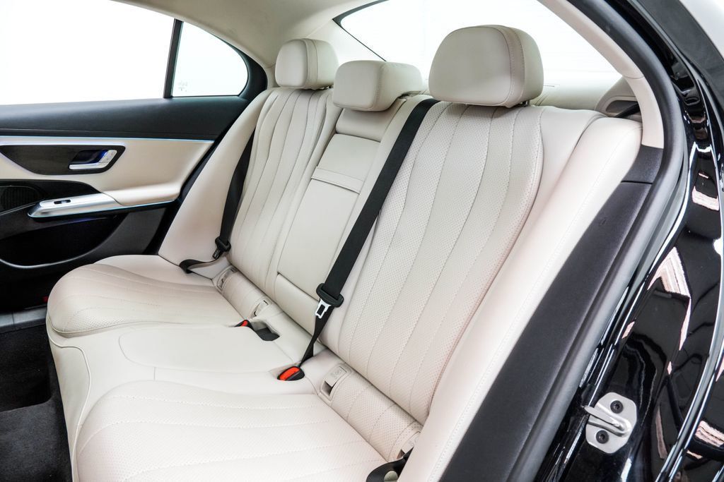 Mercedes-Benz E-Class photo 17