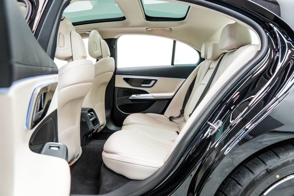 Mercedes-Benz E-Class photo 18
