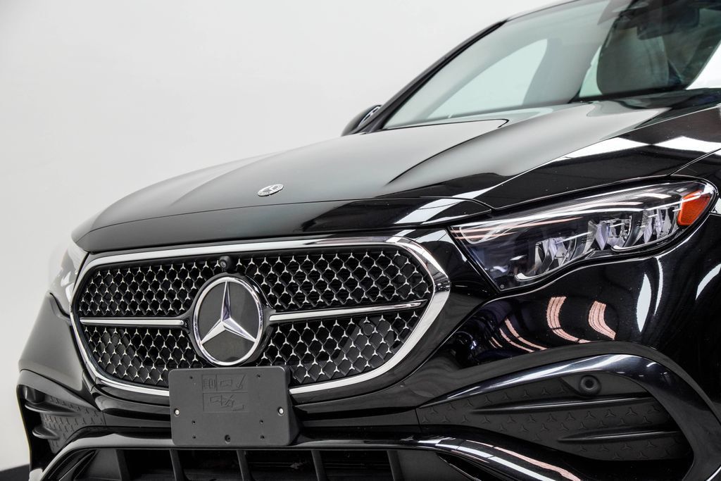 Mercedes-Benz E-Class photo 2