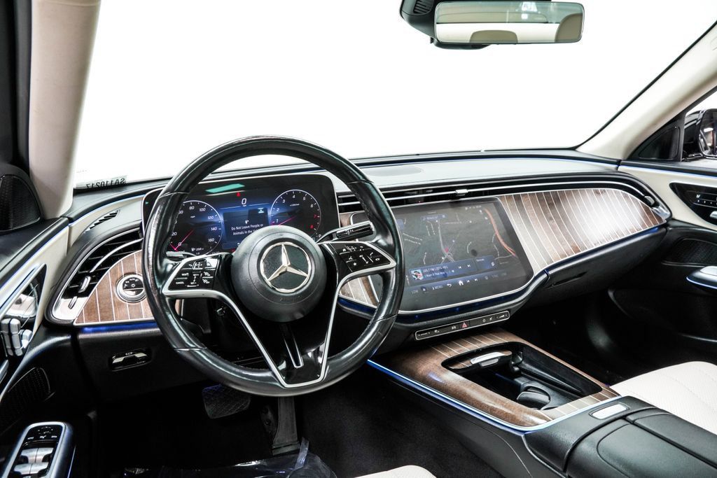 Mercedes-Benz E-Class photo 3