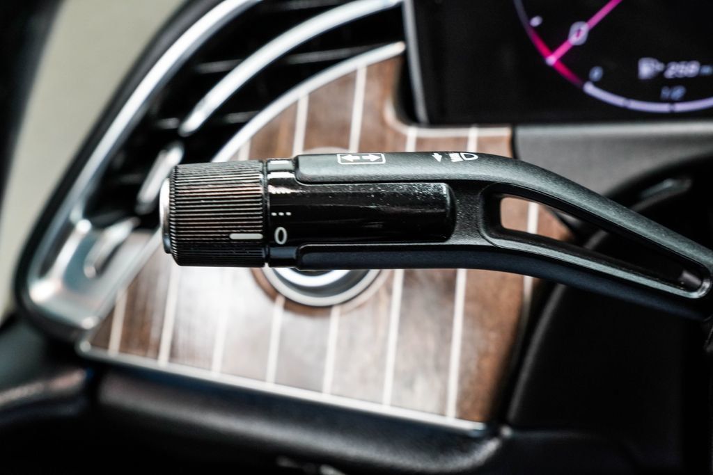 Mercedes-Benz E-Class photo 38