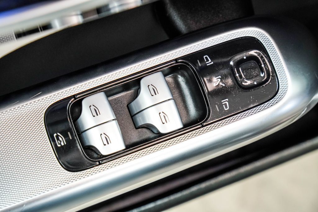 Mercedes-Benz E-Class photo 42