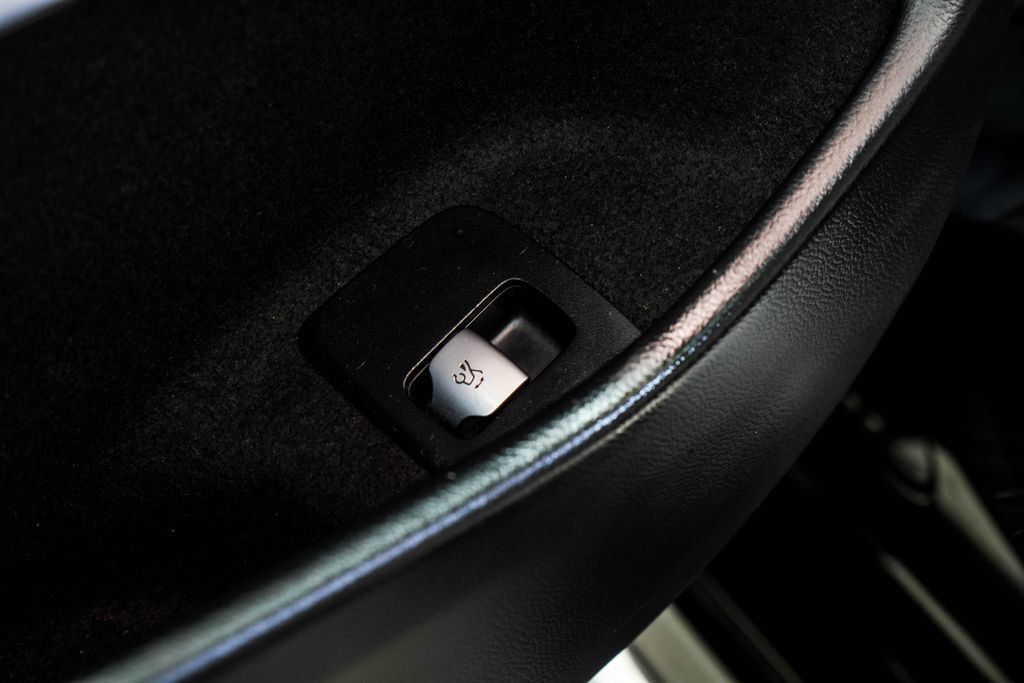 Mercedes-Benz E-Class photo 44