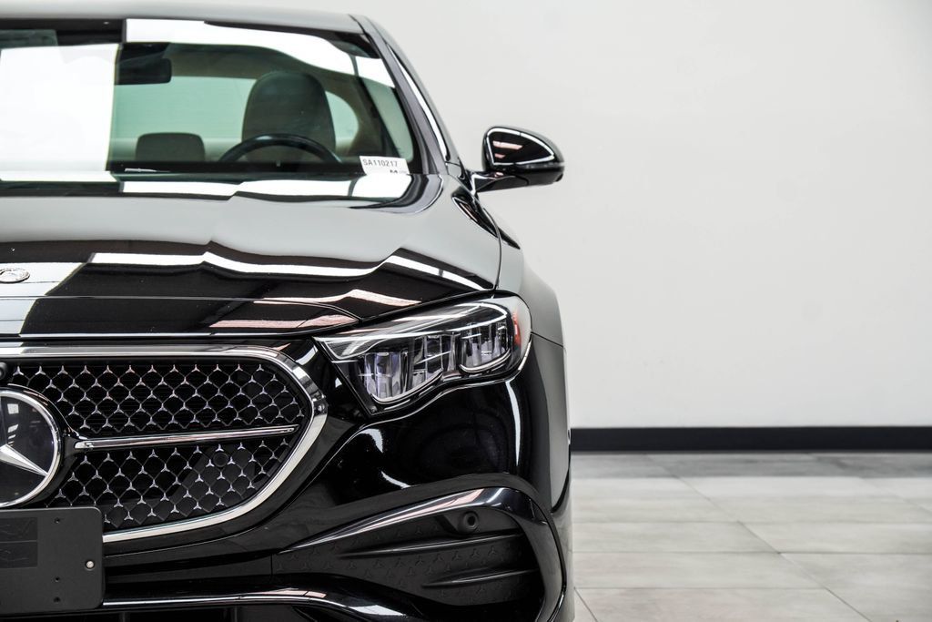 Mercedes-Benz E-Class photo 7