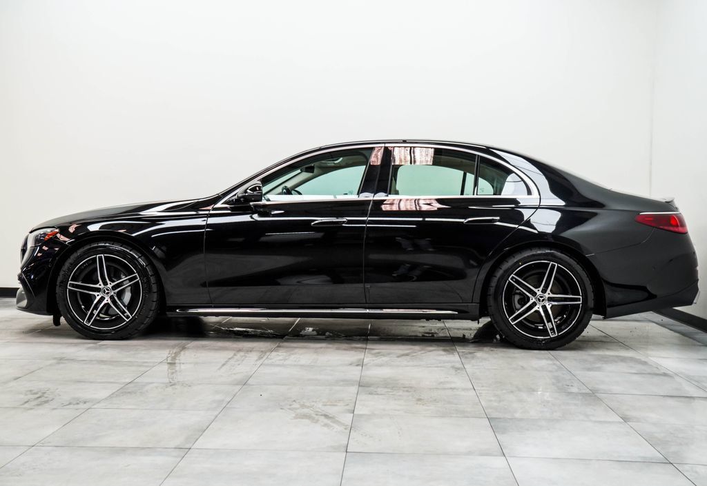 Mercedes-Benz E-Class photo 9