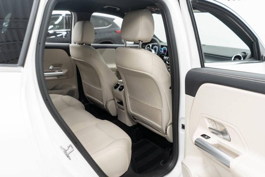 2025 Mercedes Benz GLA 250 4MATIC photo 8