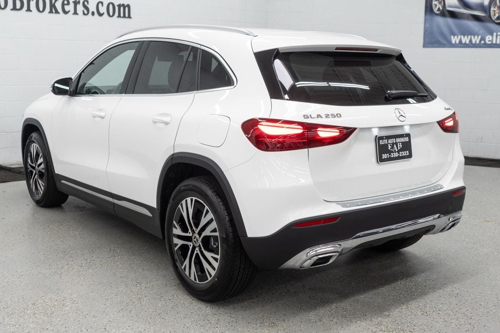 2025 Mercedes Benz GLA 250 4MATIC photo 2