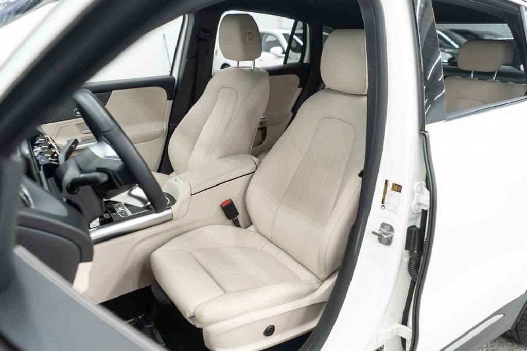 2025 Mercedes Benz GLA 250 4MATIC photo 4
