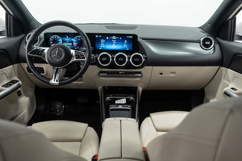 2025 Mercedes Benz GLA 250 4MATIC photo 5