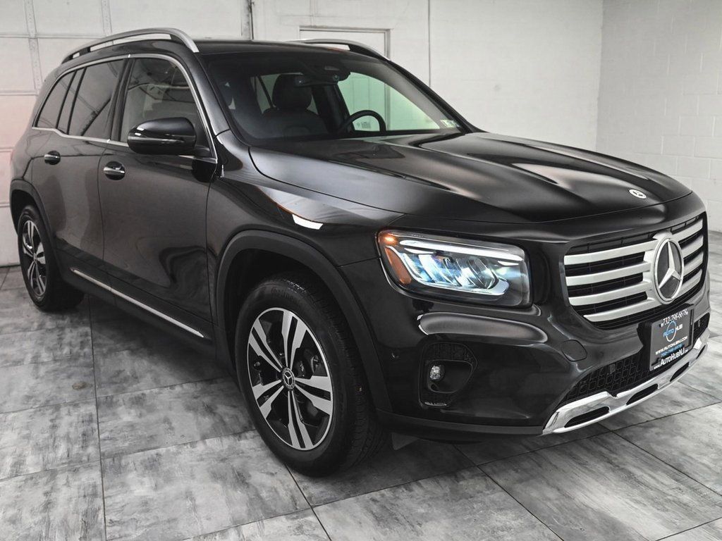 2025 Mercedes Benz GLB 250 4MATIC photo 2
