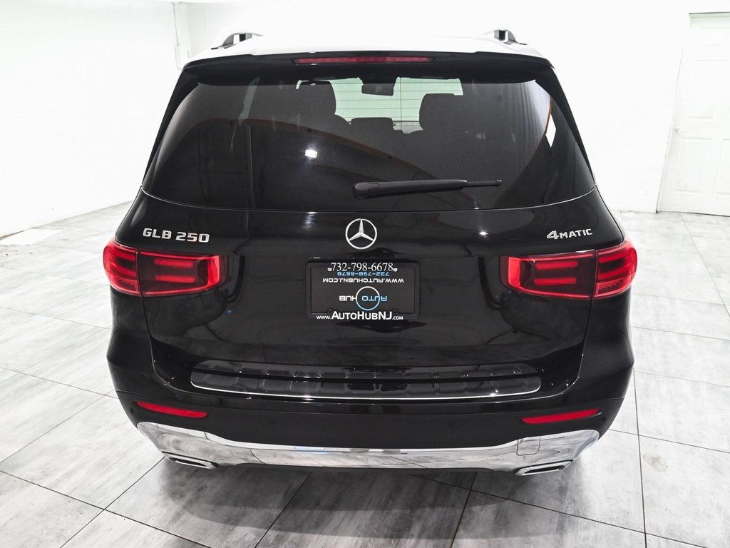 2025 Mercedes Benz GLB 250 4MATIC photo 4