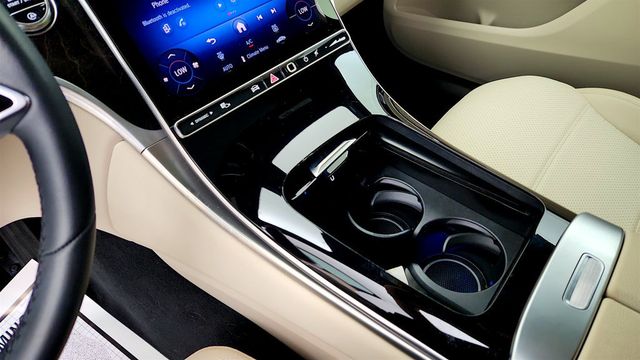 2025 Mercedes-Benz GLC GLC 300 4MATIC SUV w/ Panorama Sunroof & 19'' Wheels - 23068404 - 16