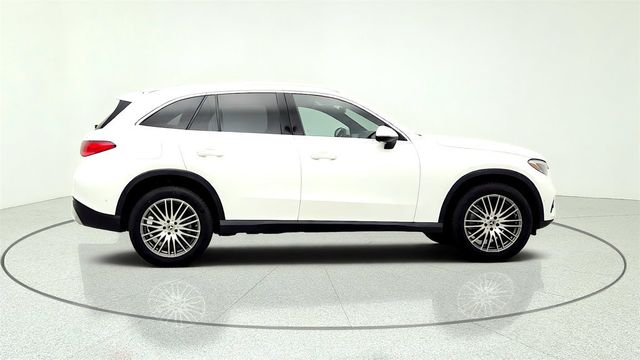 2025 Mercedes-Benz GLC GLC 300 4MATIC SUV w/ Panorama Sunroof & 19'' Wheels - 23068404 - 3