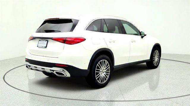 2025 Mercedes-Benz GLC GLC 300 4MATIC SUV w/ Panorama Sunroof & 19'' Wheels - 23068404 - 4