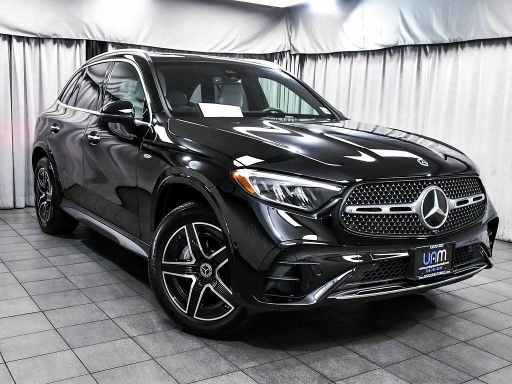 2025 Mercedes Benz GLC 350e 4MATIC photo 3