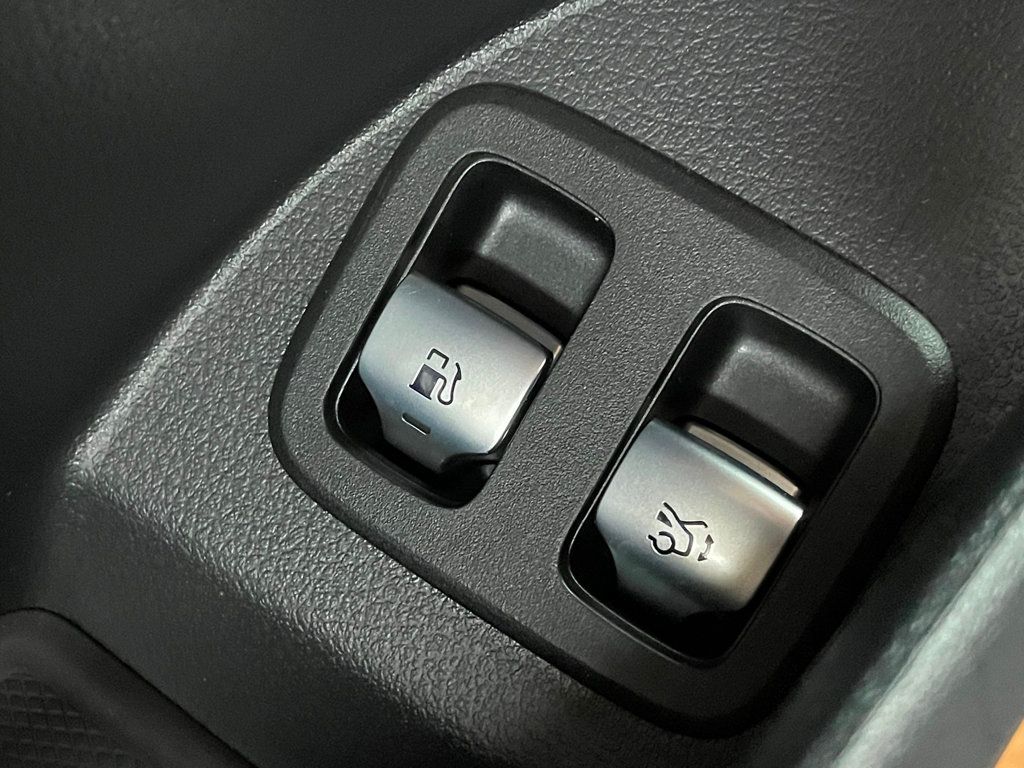 2025 Mercedes-Benz GLC GLC 350e 4MATIC SUV - 22949909 - 17