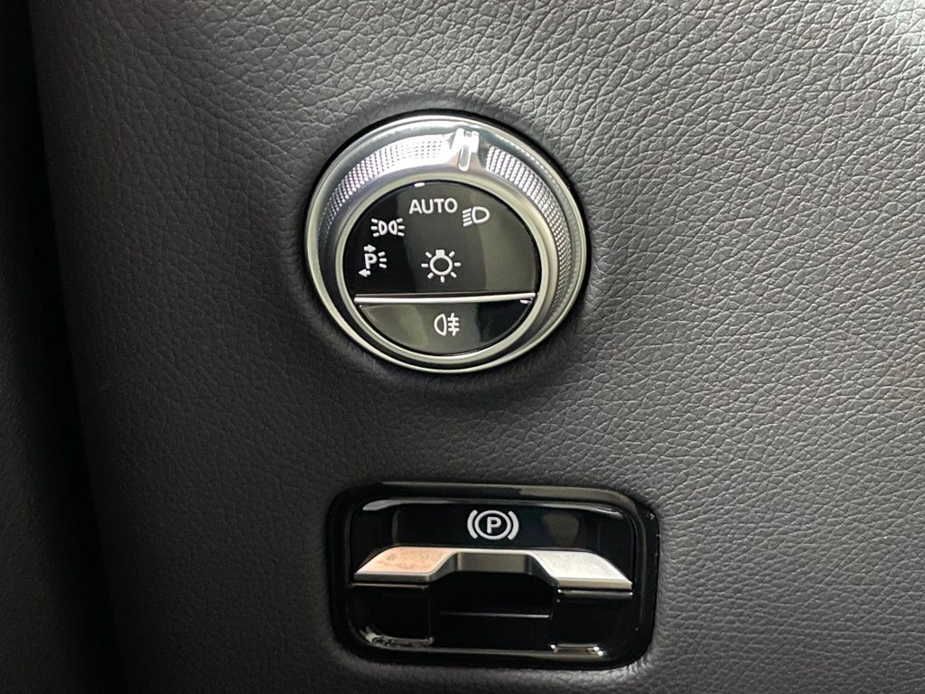 2025 Mercedes-Benz GLC GLC 350e 4MATIC SUV - 22949909 - 30