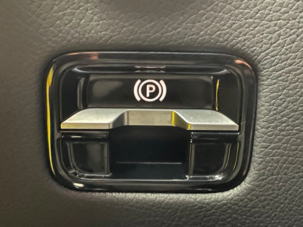 2025 Mercedes-Benz GLC GLC 350e 4MATIC SUV - 22950888 - 36