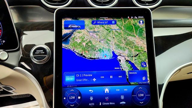 2025 Mercedes-Benz GLC GLC 350e 4MATIC SUV w/ Driver Assistance Package - 23087363 - 17