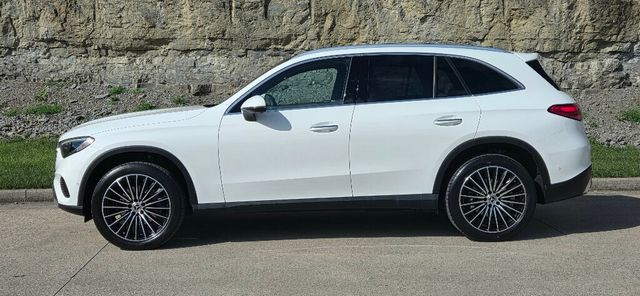 2025 Mercedes-Benz GLC LOW MILEAGE SUPER NICE CAR!! - 23054190 - 3