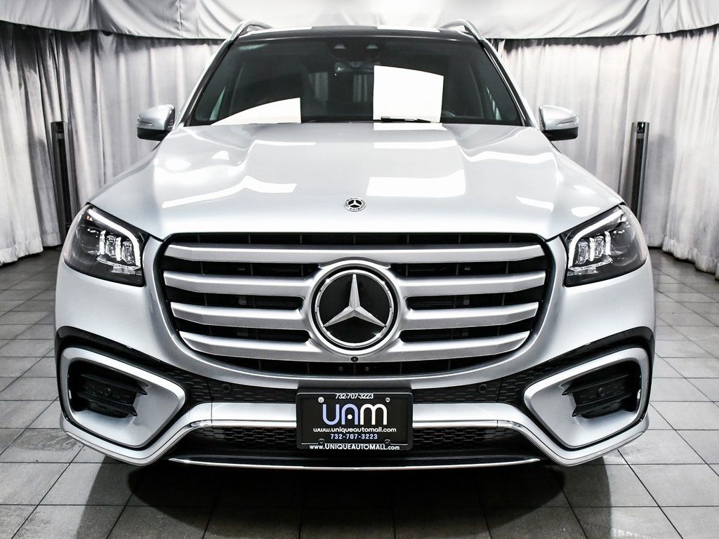 2025 Mercedes Benz GLS 450 4MATIC photo 2