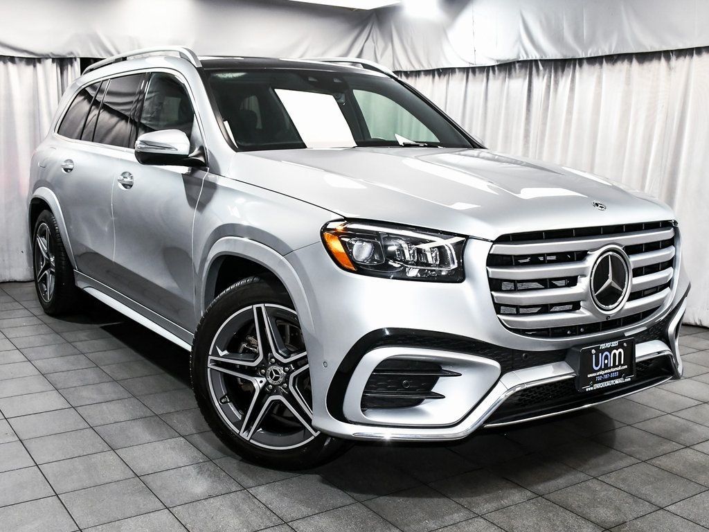 2025 Mercedes Benz GLS 450 4MATIC photo 3